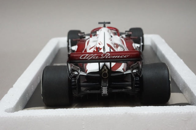 1:18 MINICHAMPS 117212307 Alfa Romeo Racing Oren C41 K.Raikkonen Abu Dhabi 2001