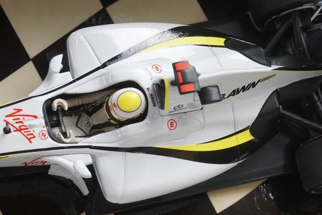 1:43 MINICHAMPS 400090022 Brown GP BGP 001 2009 J. Button #22 model car