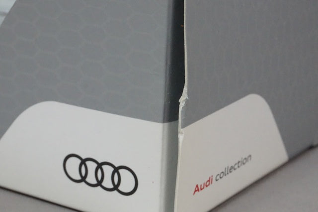 1:43 SPARK 501.17.070.31 Audi A7 Sportback Glacia White Audi special order