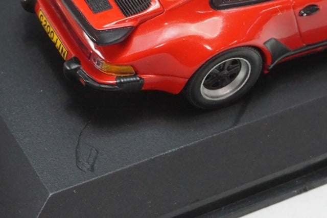 1:43 MINICHAMPS 430069000 Porsche 911 Turbo 1977 Red model car