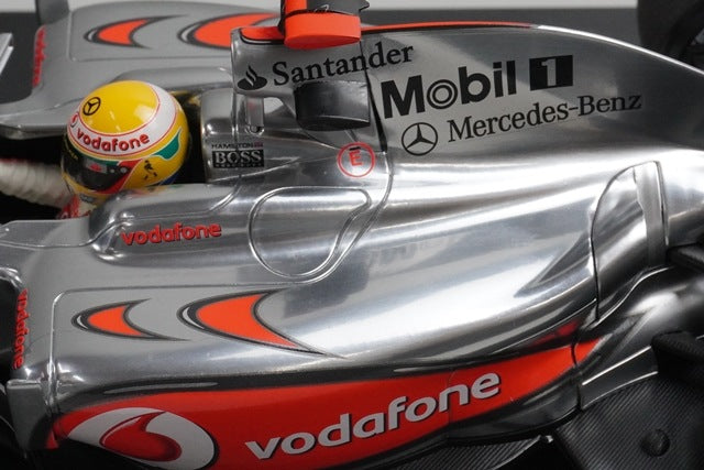 1:18 MINICHAMPS 530091801 Vodafone McLaren Mercedes MP4-24 2009 #1 L. Hamilton model car