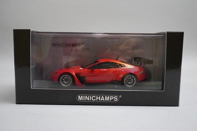 1:43 MINICHAMPS 437121392 Aston Martin V12 Vantage GT3 Red model car