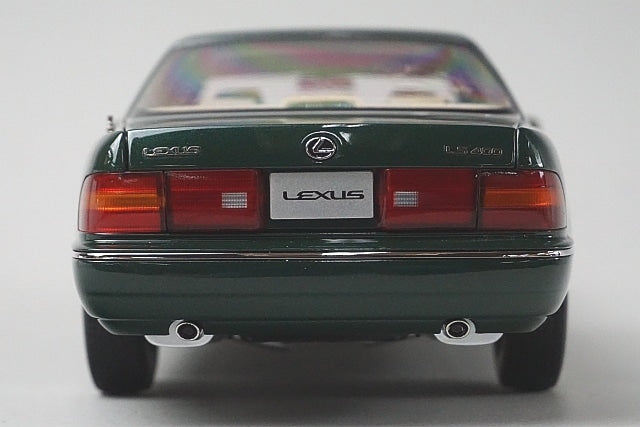 8230811G XiaoGuang MODEL 1:18 Lexus LS400 1993 Green