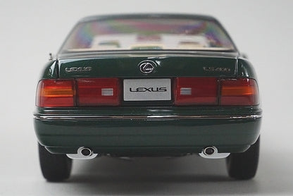 8230811G XiaoGuang MODEL 1:18 Lexus LS400 1993 Green