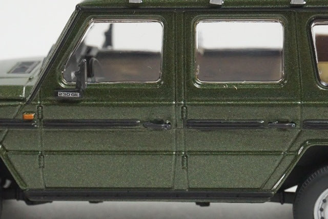 1:43 MINICHAMPS 400038001 Mercedes-Benz 230GE 1980 Green Metallic model car