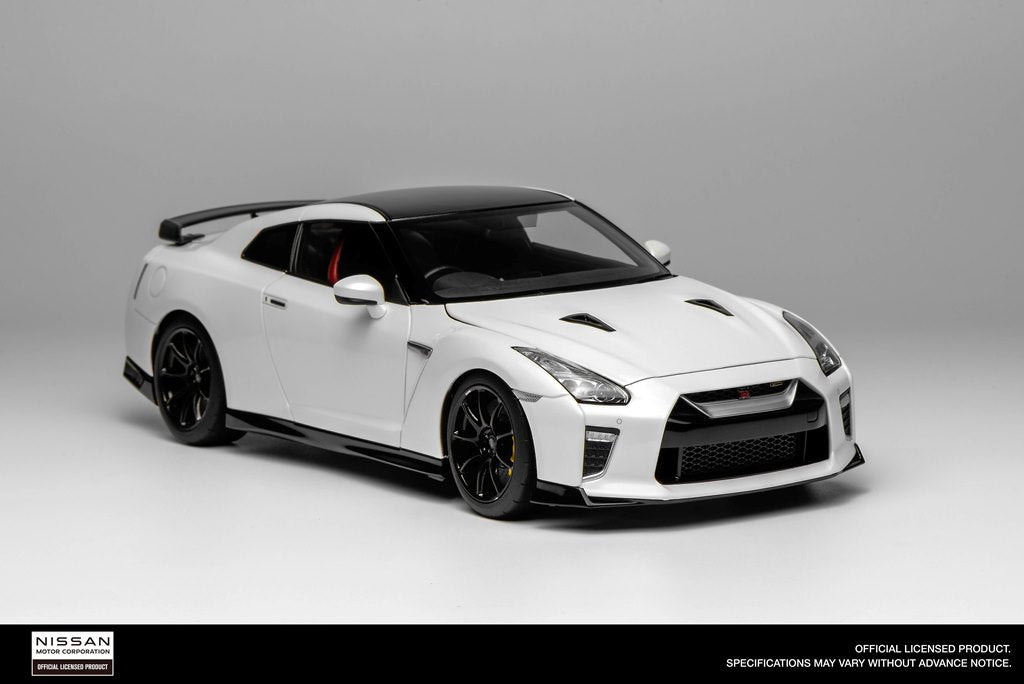 [ Pre-order ] M83518 MOTORHELIX 1:18 Nissan GT-R (R35) Track Edition Engineered By NISMO T-Spec 2022 Brilliant White Pearl