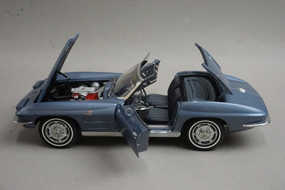 1:18 AUTOart 71192 Chevrolet Corvette Convertible 1963 Silver Blue