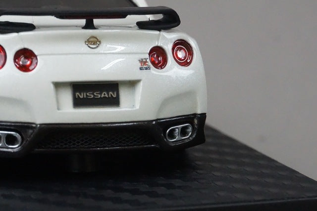 1:43 HPI 8438 Nissan GT-R (R35) SpecV Brilliant White Pearl