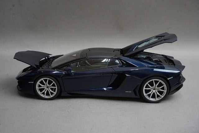 1:18 AUTOart 74698 Lamborghini Aventador LP700-4 Roadster Metallic Dark Blue model car