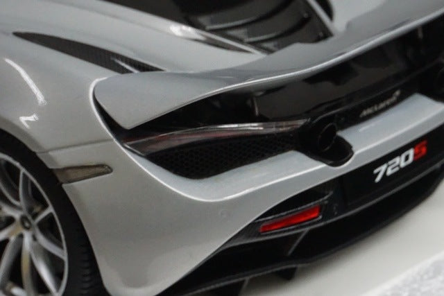 1:18 AUTOart 76071 McLaren 720s Metallic White model car