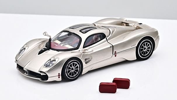 [ Back-order ] CM-MODEL CM64-Utopia-01 1:64 Pagani Utopia Champagne Gold model car