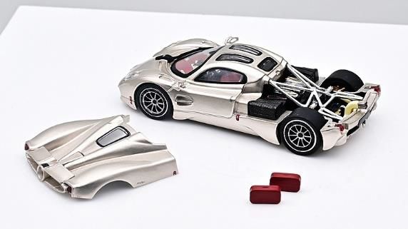 [ Back-order ] CM-MODEL CM64-Utopia-01 1:64 Pagani Utopia Champagne Gold model car