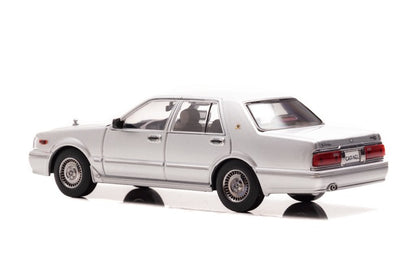 [ Back-order ] CAR-NEL CN439808 1:43 Nissan Gloria Brougham VIP (PAY31) 1998 Platinum Silver Metallic