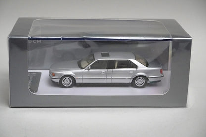 DCM 1:64 BMW E38 7-Series L7 Silver Later 1998-2001