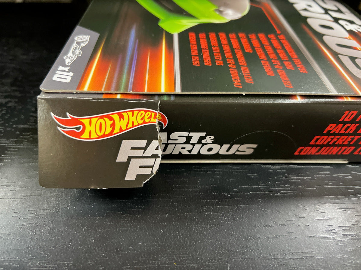 HNT21 Hot Wheels 10 Car Pack Fast & Furious / Package box torn