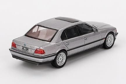 [ Back-order ] TSM MINI-GT MGT00792-L BMW 750IL Aspen Silver Metallic LHD model car