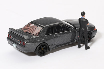 [ Back-order ] TSM MINI-GT MGT00869-R Nissan Skyline GT-R R32 NISMO Gunmetal Matsuda Tsugio Collection Matsuda Figure RHD model car