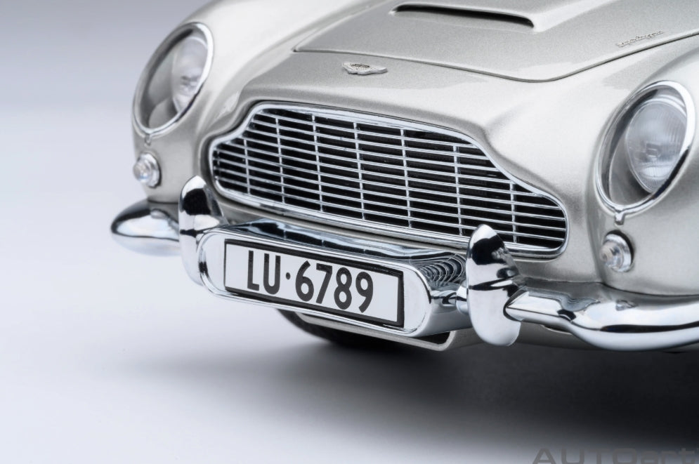 70296 AUTOart 1:18 Aston Martin DB5 007 Goldfinger Bond car