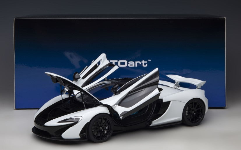 76066 AUTOart 1:18 McLaren P1 Metallic White / Blue Seat