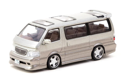 T64R-078-BR Tarmac Works 1:64 Toyota Hiace Wagon Custom Silver/Brown