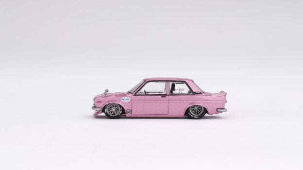 KHMG091 TSM MINI-GT 1:64 Nissan Datsun Street KAIDO 510 NISMO V1 LHD