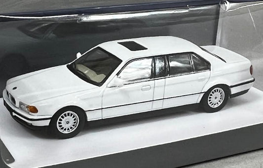 DCM 1:64 BMW E38 7-Series L7 White Early 1996-1998