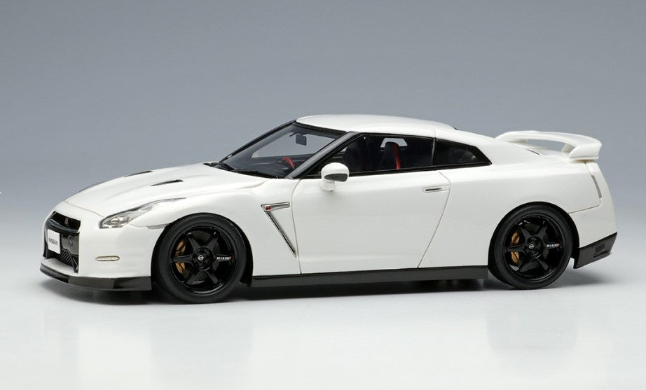 [ Back-order ] Make Up EIDOLON EM683B 1:43 Nissan GT-R Track Edition Engineered By Nismo 2015 Brilliant White Pearl