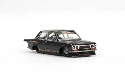 KHMG110 TSM MINI-GT 1:64 Datsun KAIDO 510 Pro Street Full Carbon V1 LHD