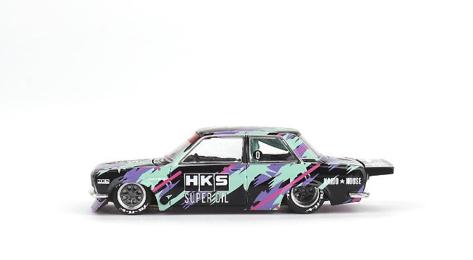 KHMG068 TSM MINI-GT 1:64 Nissan Datsun KAIDO 510 Pro Street HKS V1 LHD