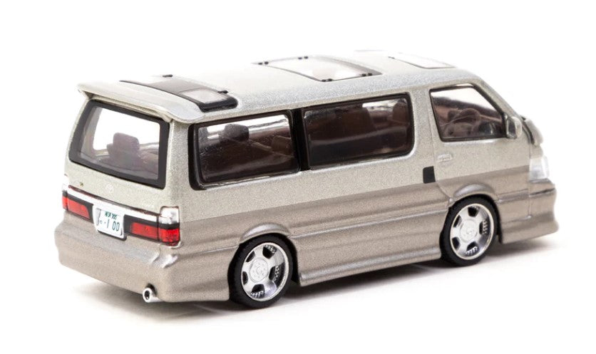 T64R-078-BR Tarmac Works 1:64 Toyota Hiace Wagon Custom Silver/Brown