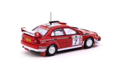 T64-021-01SAF TARMAC WORKS 1:64 Mitsubishi Lancer Evolution 6.5 Safari Rally 2001 Winner