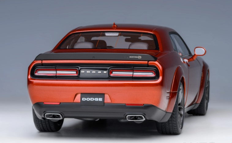 71773 AUTOart 1:18 Dodge Challenger R/T Scat Pack Widebody 2022 (SINAMON STICK / Metallic Orange)