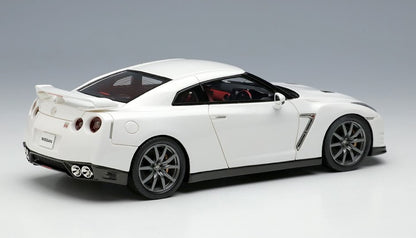 [ Back-order ] Make Up EIDOLON EM414B 1:43 Nissan GT-R 2014 Brilliant White Pearl