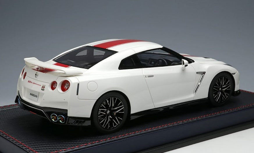 [ Back-order ] Make Up IDEA IM043B 1:18 Nissan GT-R 50th Anniversary Brilliant White Pearl (Red Stripe)