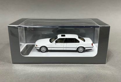 DCM 1:64 BMW E38 7-Series L7 White Later 1998-2001