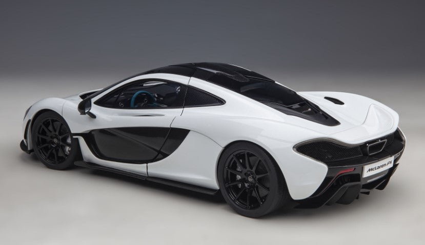 76066 AUTOart 1:18 McLaren P1 Metallic White / Blue Seat