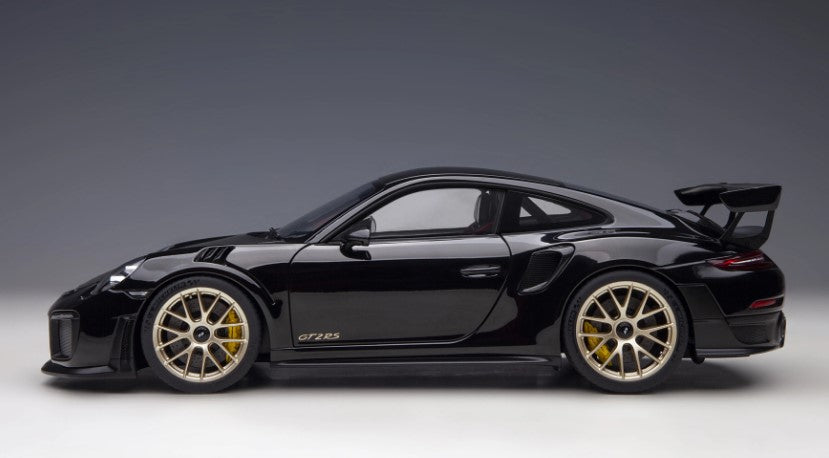 78186 AUTOart 1:18 Porsche 911 (991.2) GT2 RS Weissach Package Black / Carbon Black