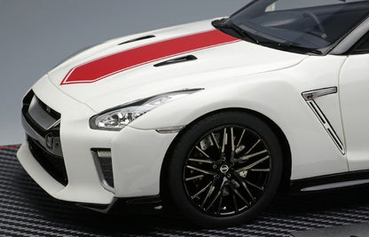 [ Back-order ] Make Up IDEA IM043B 1:18 Nissan GT-R 50th Anniversary Brilliant White Pearl (Red Stripe)