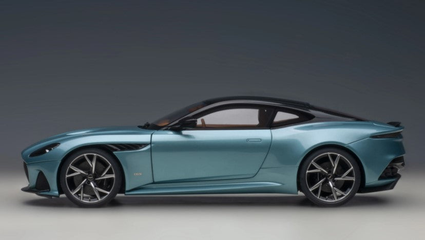 70299 AUTOart 1:18 Aston Martin DBS Superleggera Light Blue Pearl/Carbon Black Roof