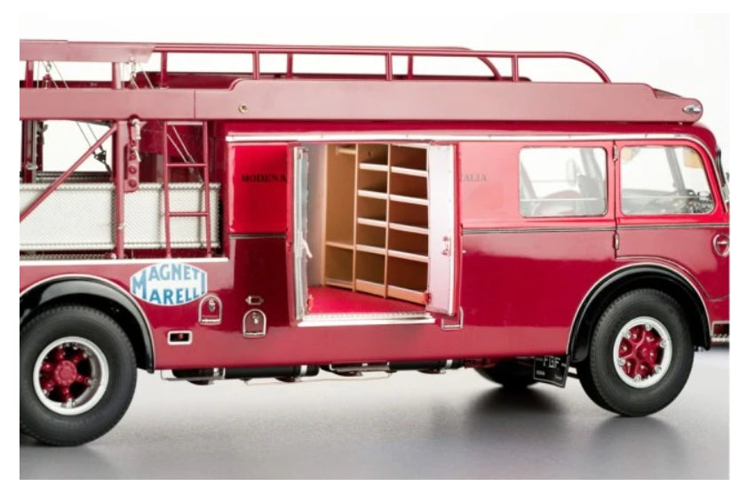 M-084 CMC 1:18 Ferrari Renntransporter, Typ Fiat 642 RN2 Bartoletti 1957