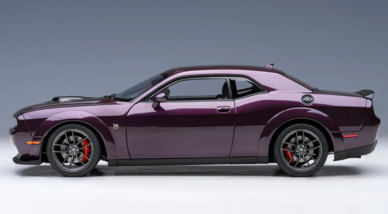 71771 AUTOart 1:18 Dodge Challenger R/T Scat Pack Widebody 2022 (HELLRAISIN / Metallic Purple)