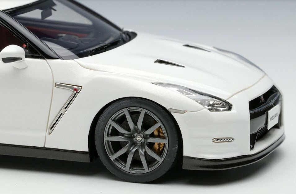 [ Back-order ] Make Up EIDOLON EM414B 1:43 Nissan GT-R 2014 Brilliant White Pearl