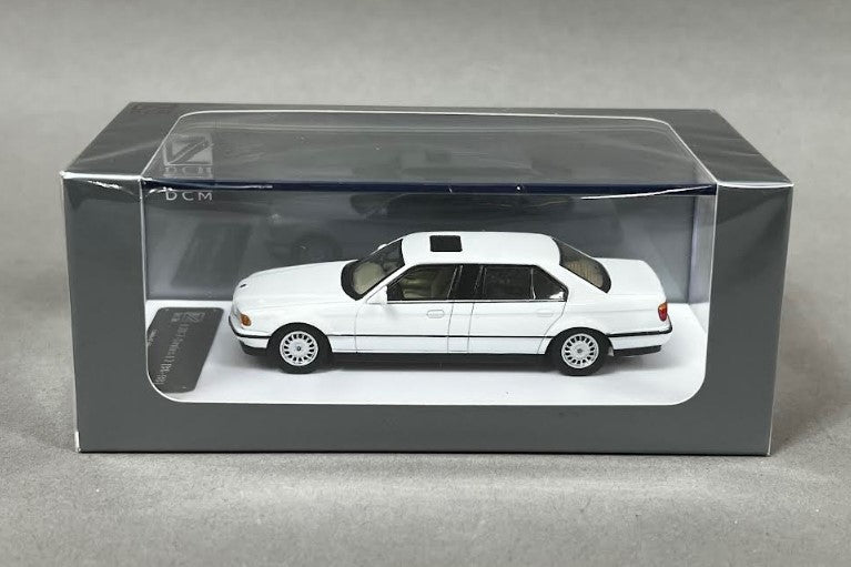 DCM 1:64 BMW E38 7-Series L7 White Early 1996-1998