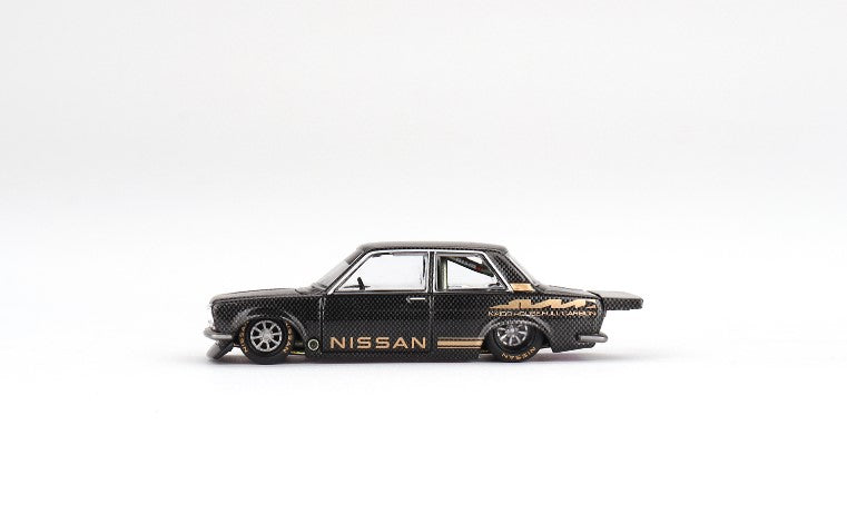 KHMG110 TSM MINI-GT 1:64 Datsun KAIDO 510 Pro Street Full Carbon V1 LHD