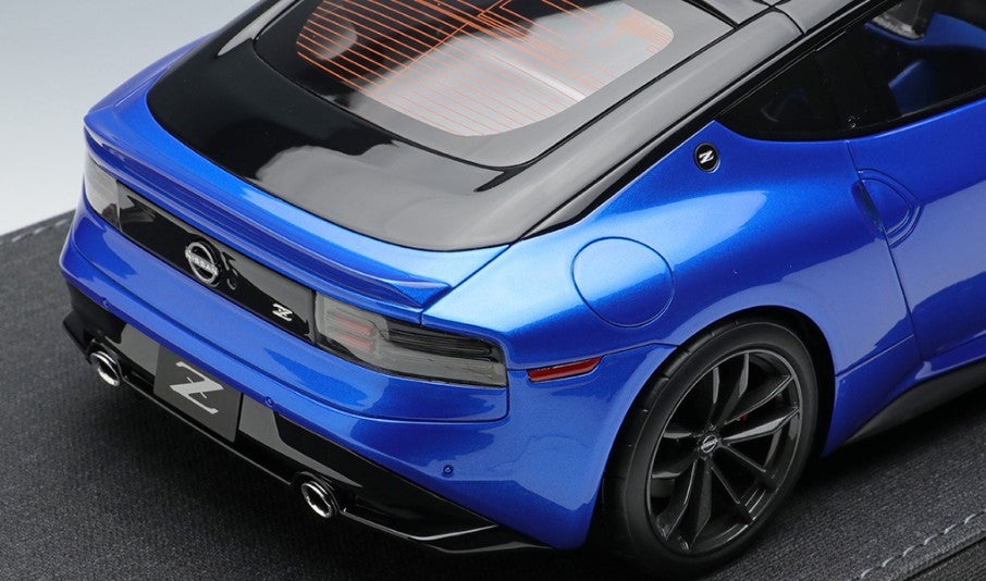 IM064 Make Up/IDEA 1:18 Nissan Z Performance 2023 Ceylan Blue / Super Black