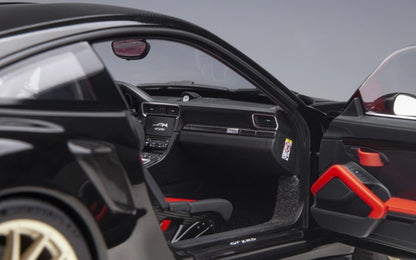 78186 AUTOart 1:18 Porsche 911 (991.2) GT2 RS Weissach Package Black / Carbon Black