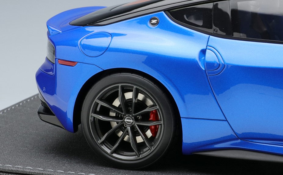 IM064 Make Up/IDEA 1:18 Nissan Z Performance 2023 Ceylan Blue / Super Black