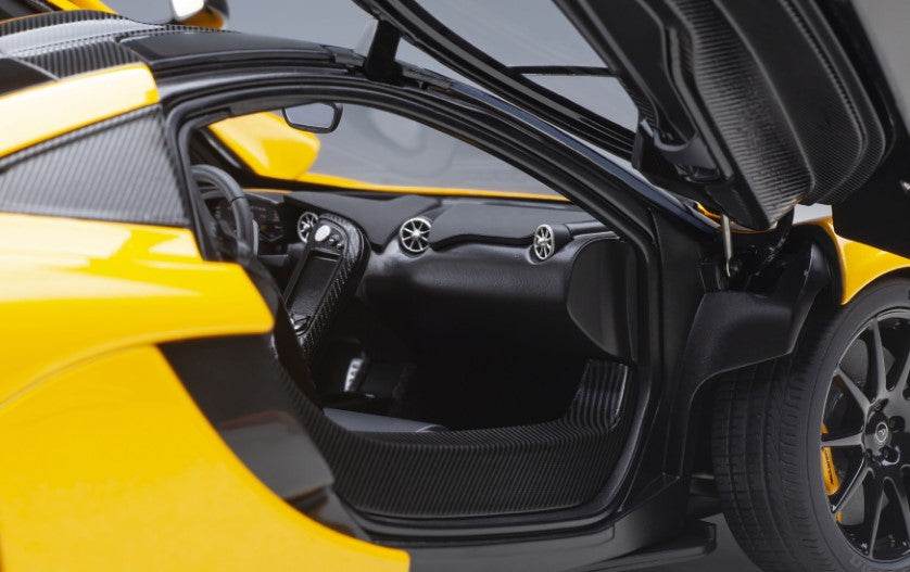 76067 AUTOart 1:18 McLaren P1 Metallic Yellow / Black & Yellow Seat