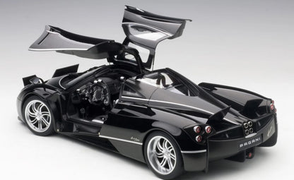 [ Back-order ] AUTOart 12233 1:12 Pagani Huayra Black/Silver Stripe