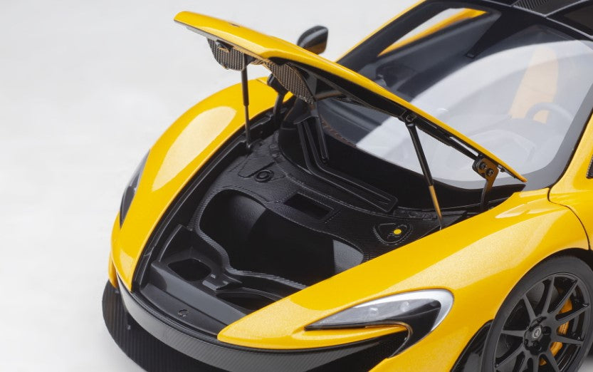 76067 AUTOart 1:18 McLaren P1 Metallic Yellow / Black & Yellow Seat